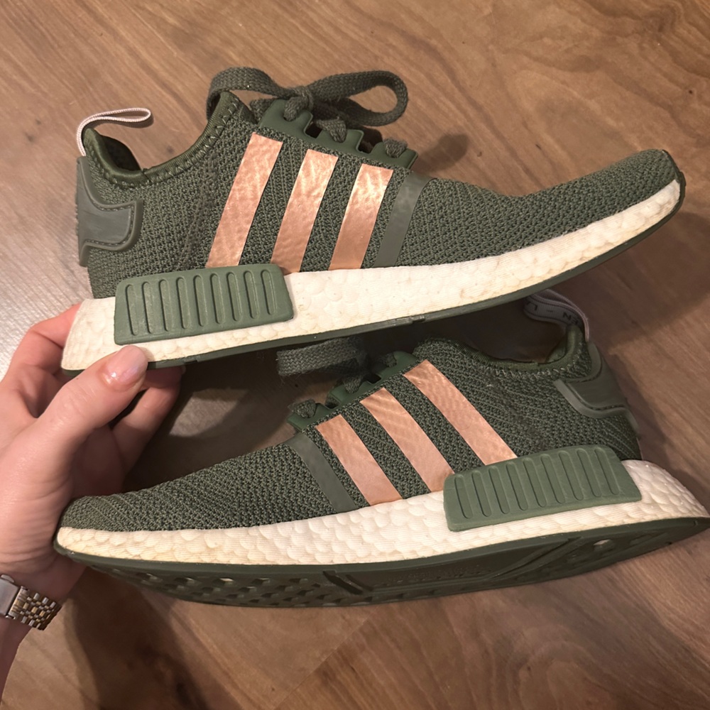 LIKE NEW Adidas RMD sneakers